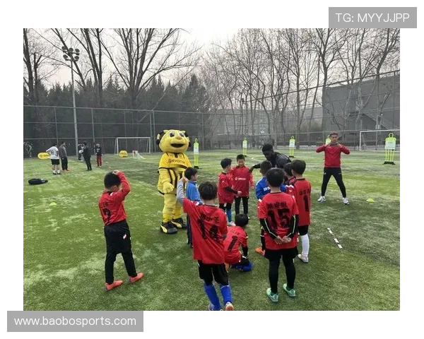 国外青训卷到飞起小球员跑步机上苦练足球技术的趋势引发广泛关注 国外青训卷到飞起小球员跑步机上苦练足球技术的趋势引发广泛关注