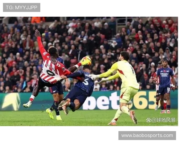 英超踩线暴扣技惊四座 裁判目瞪口呆现场气氛火爆 英超踩线暴扣技惊四座 裁判目瞪口呆现场气氛火爆